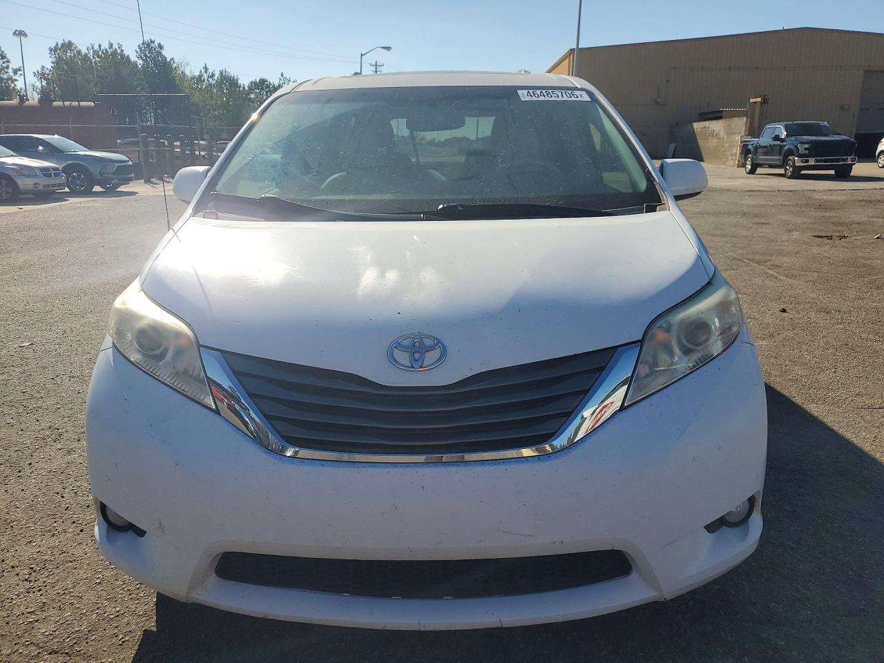 2014 TOYOTA SIENNA XLE 8-PASSENGER photo 5