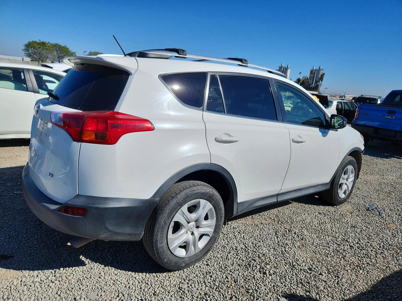 2015 TOYOTA RAV4 LE photo 3