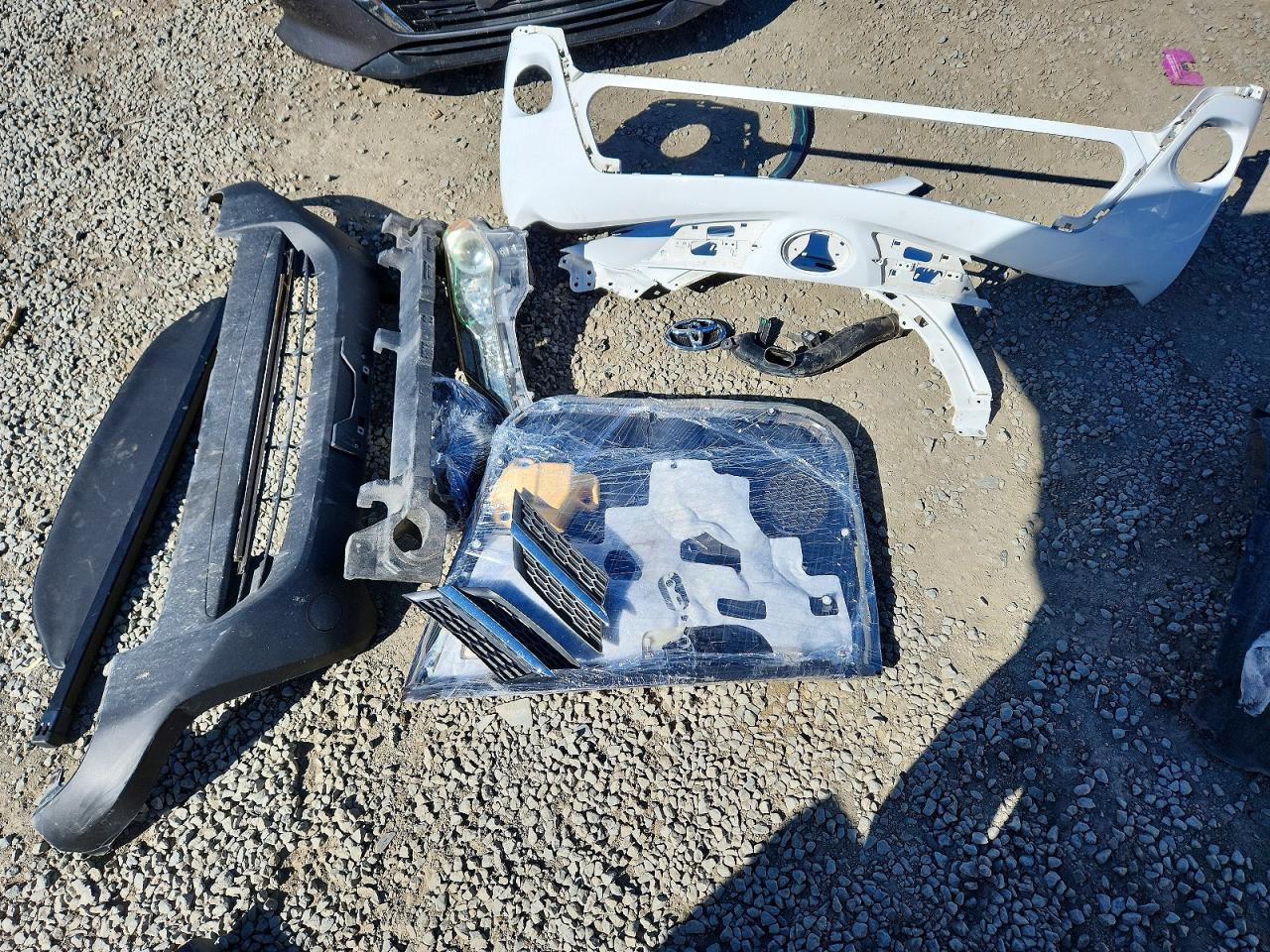2015 TOYOTA RAV4 LE photo 13