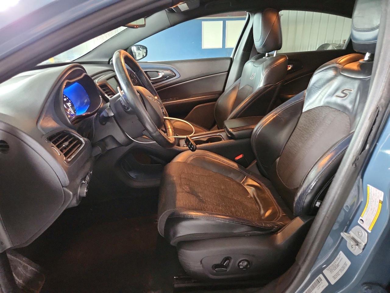 2015 CHRYSLER 200 S photo 13