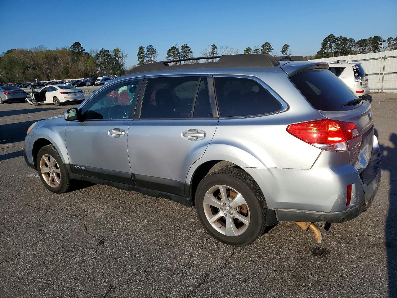 2014 SUBARU OUTBACK photo 3