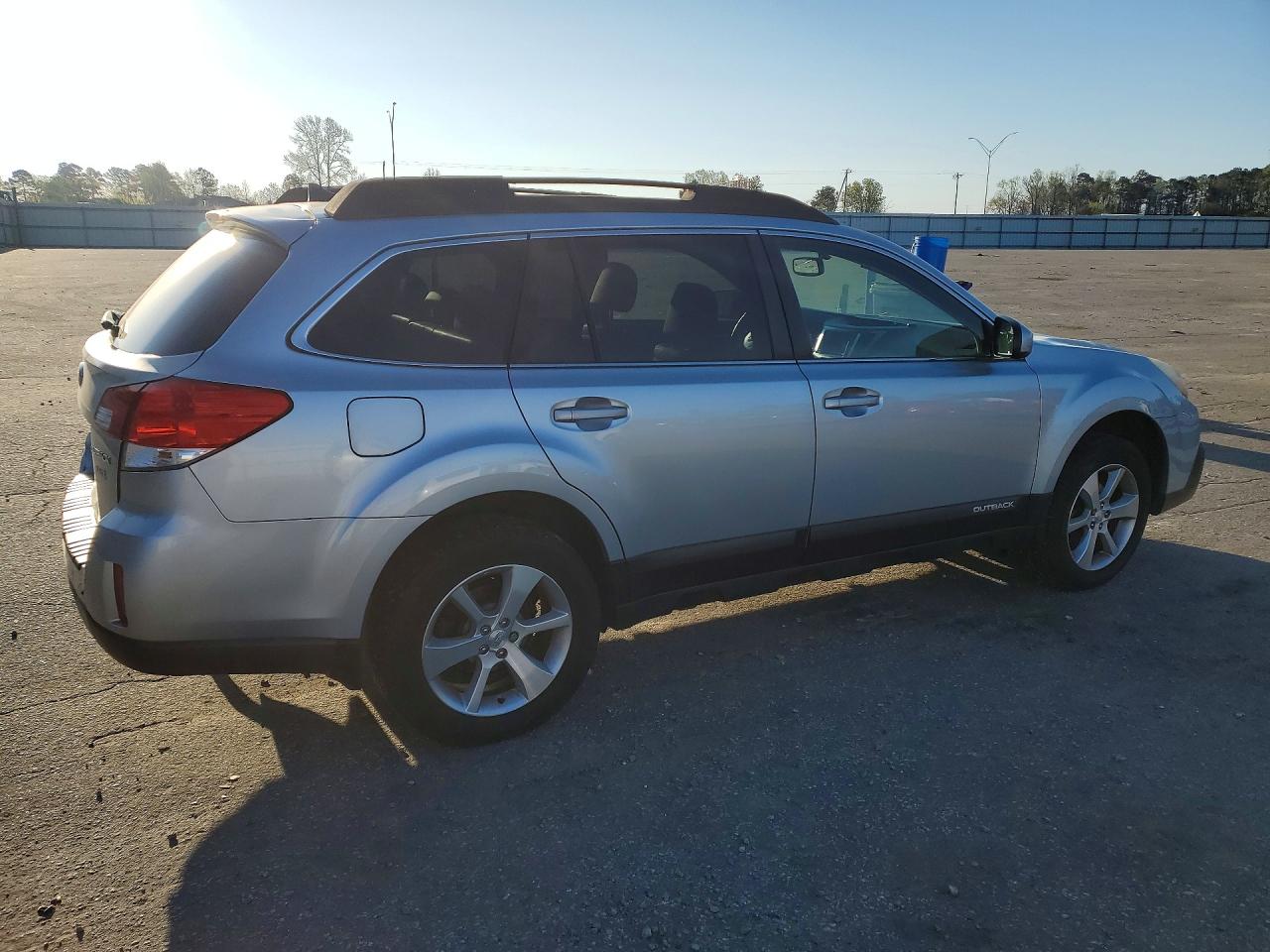 2014 SUBARU OUTBACK photo 5