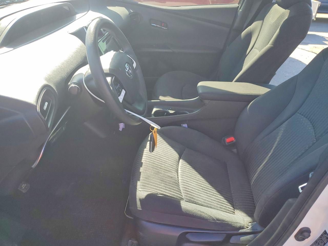 2016 TOYOTA PRIUS TWO photo 19