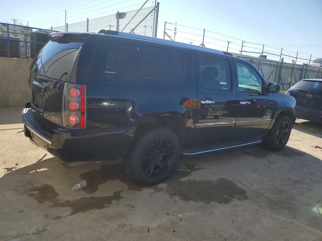 2014 GMC YUKON XL DENALI photo 3