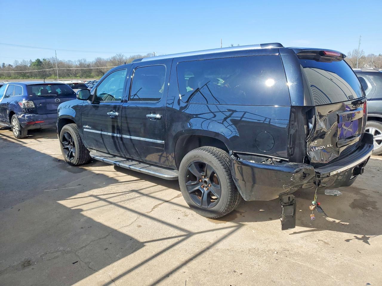 2014 GMC YUKON XL DENALI photo 2