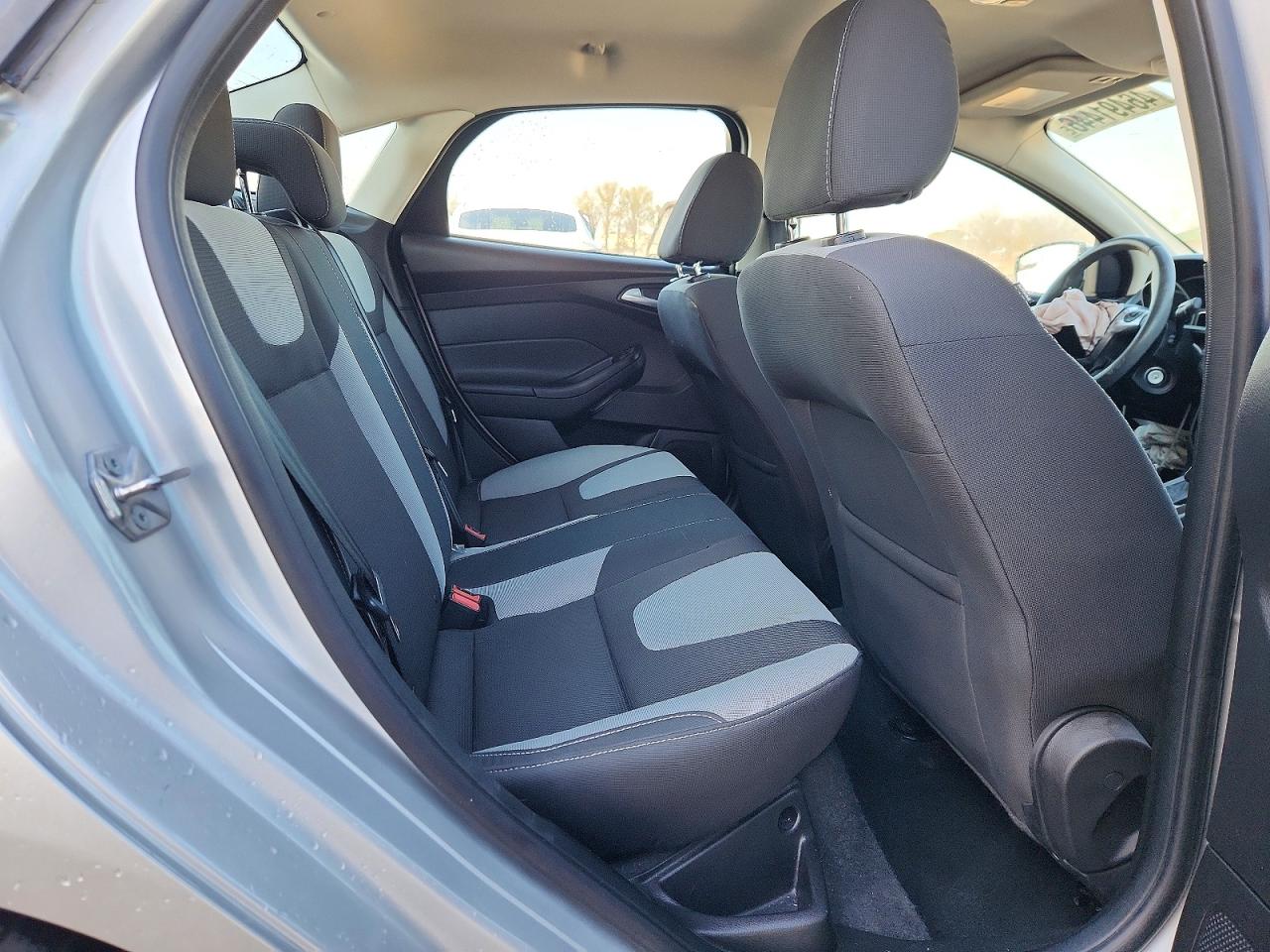 2014 FORD FOCUS SE photo 19