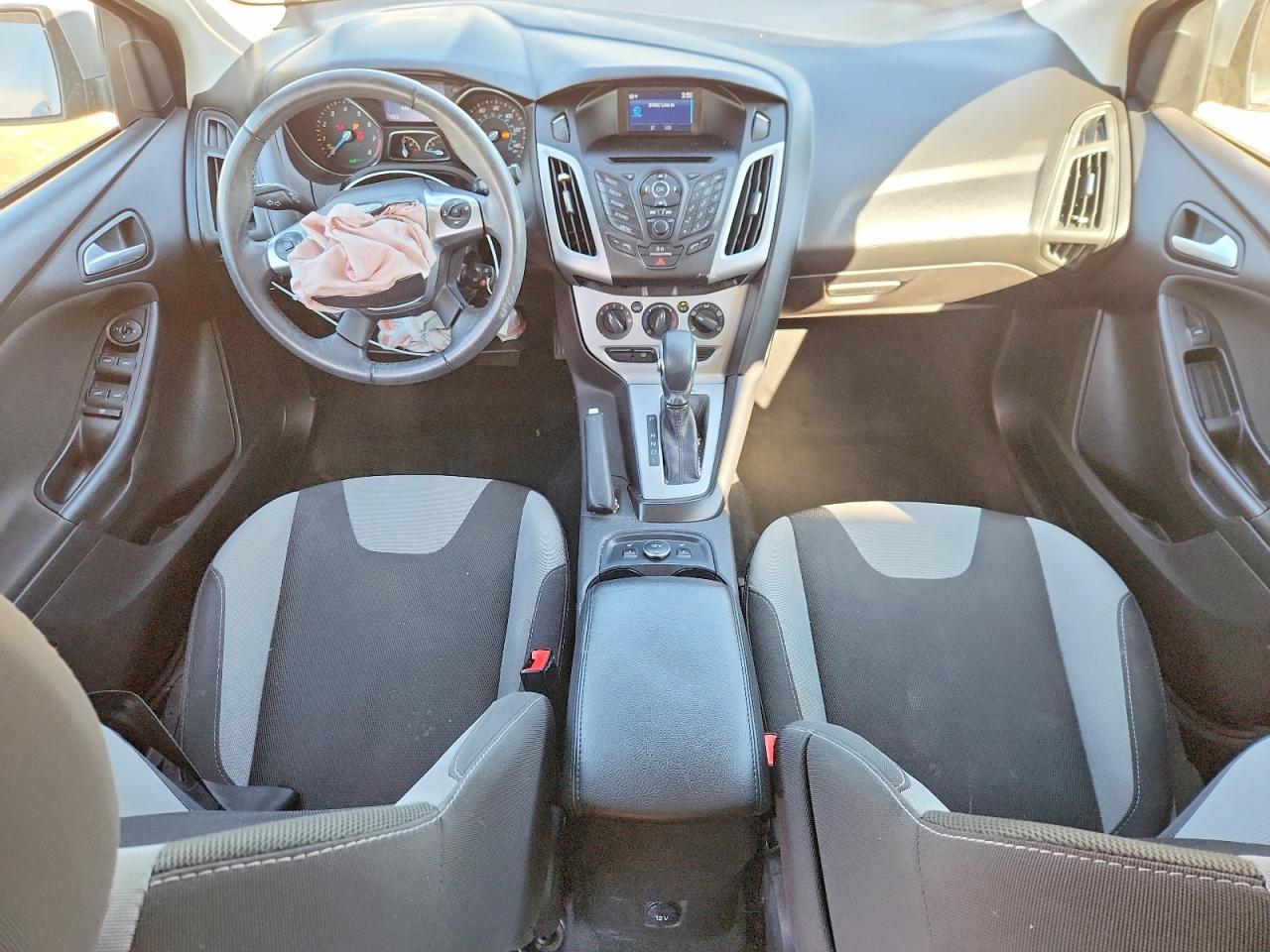 2014 FORD FOCUS SE photo 15