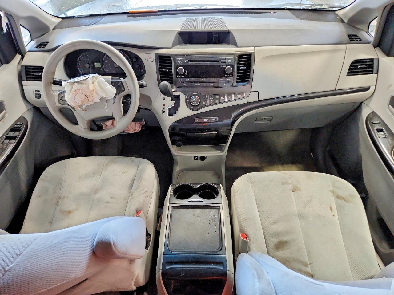 2014 TOYOTA SIENNA LE 8-PASSENGER photo 15
