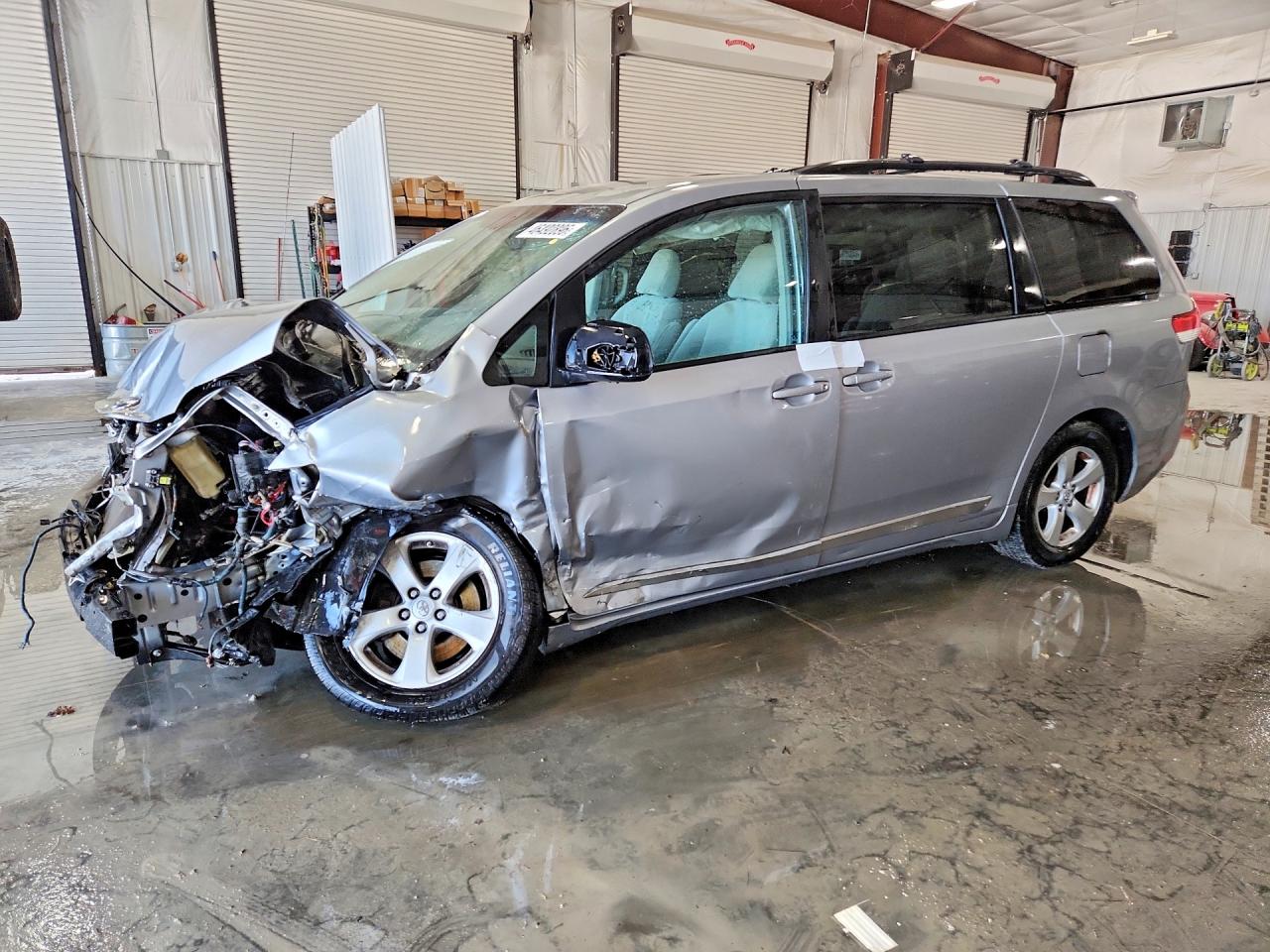 2014 TOYOTA SIENNA