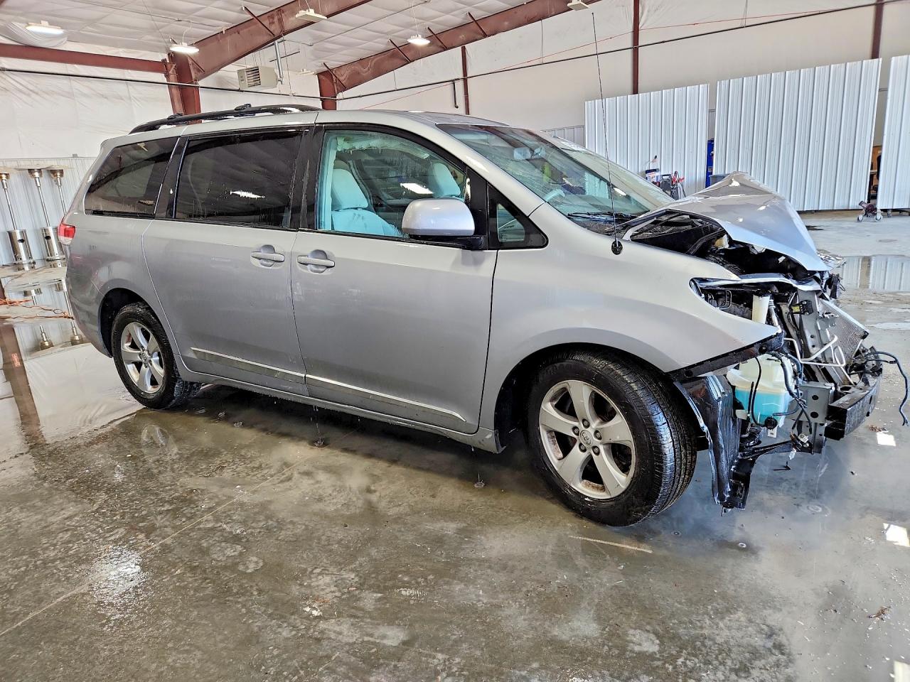 2014 TOYOTA SIENNA LE 8-PASSENGER photo 7
