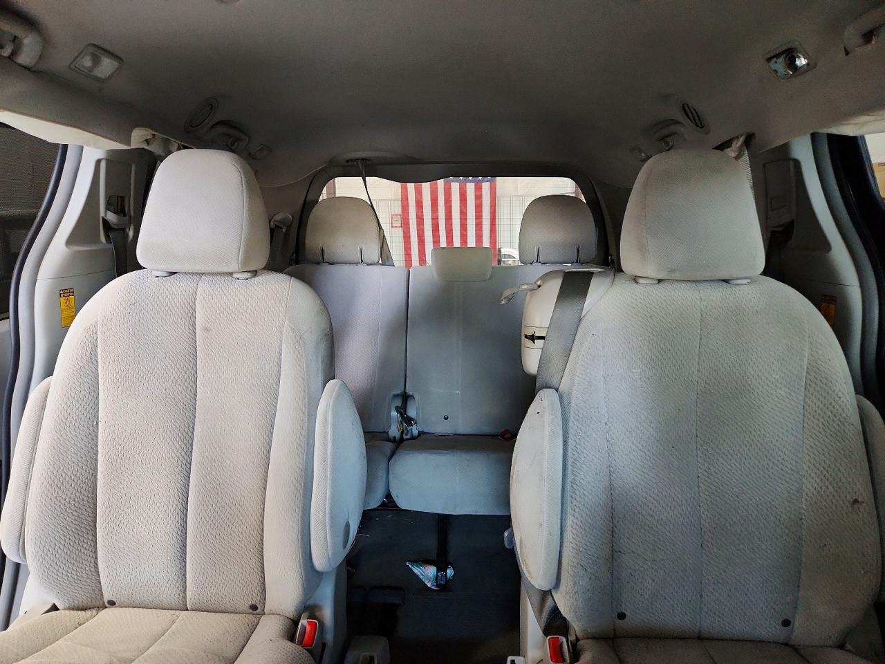 2014 TOYOTA SIENNA LE 8-PASSENGER photo 19