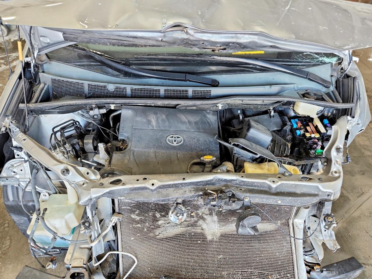 2014 TOYOTA SIENNA LE 8-PASSENGER photo 23
