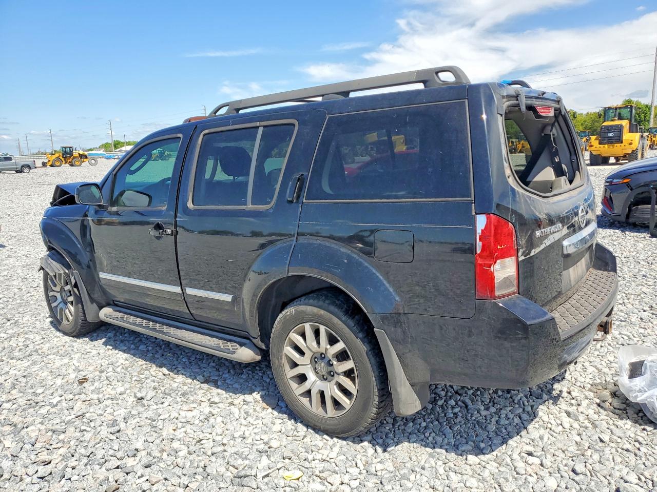 2010 NISSAN PATHFINDER S photo 3