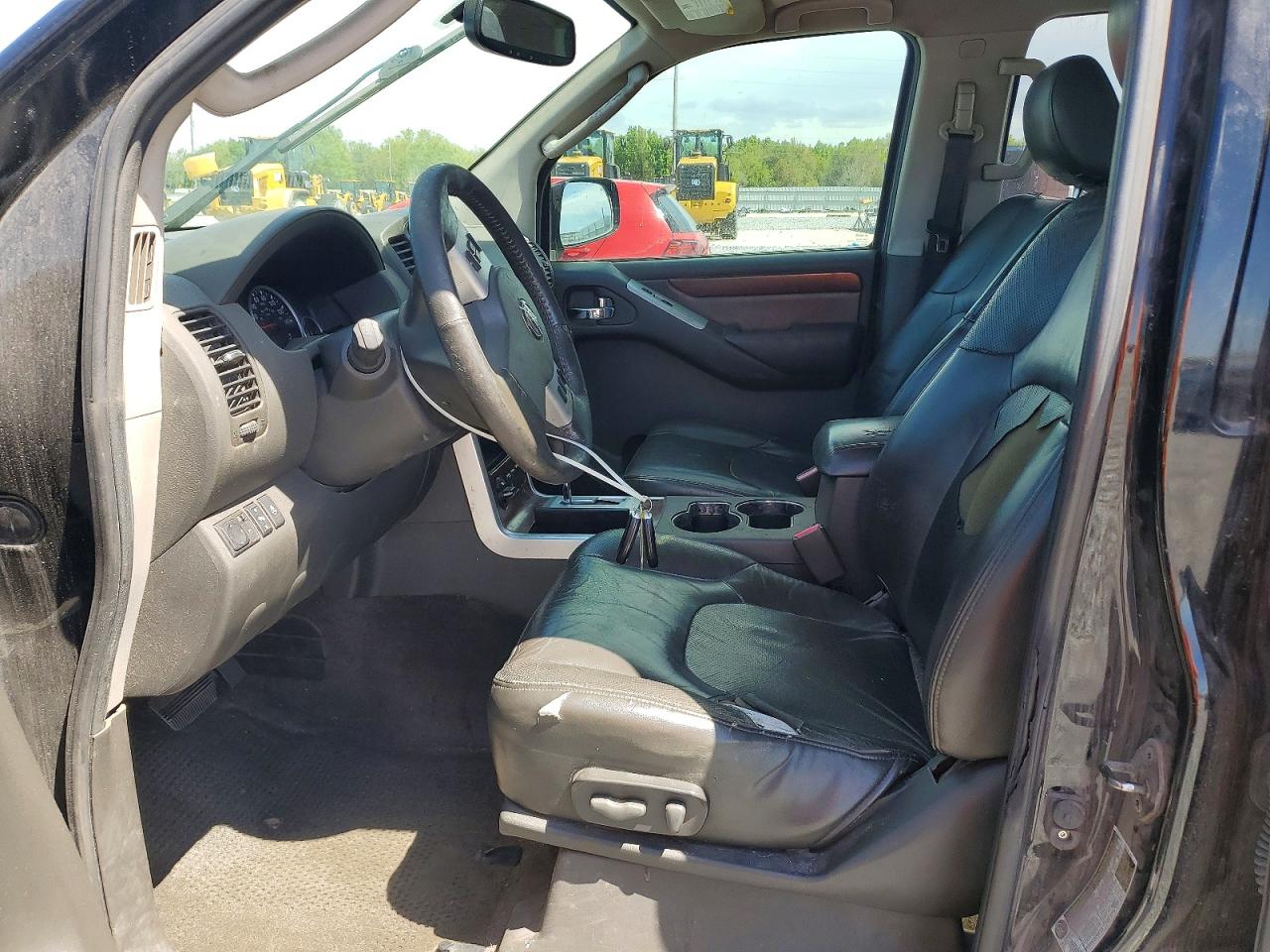 2010 NISSAN PATHFINDER S photo 13
