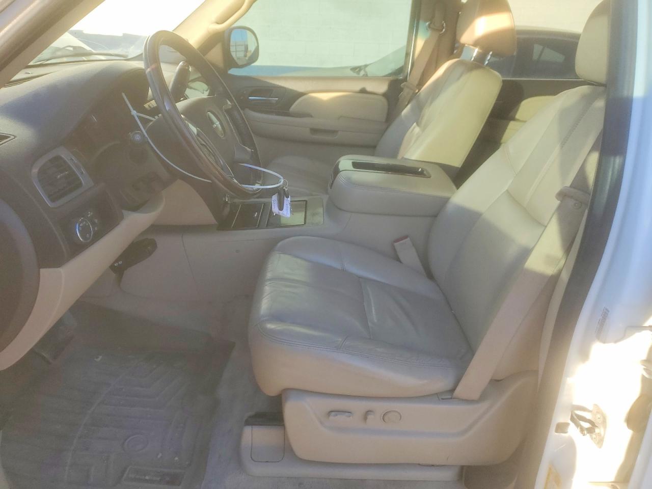 2008 GMC YUKON XL DENALI photo 13