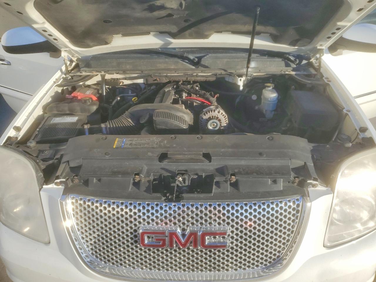 2008 GMC YUKON XL DENALI photo 23