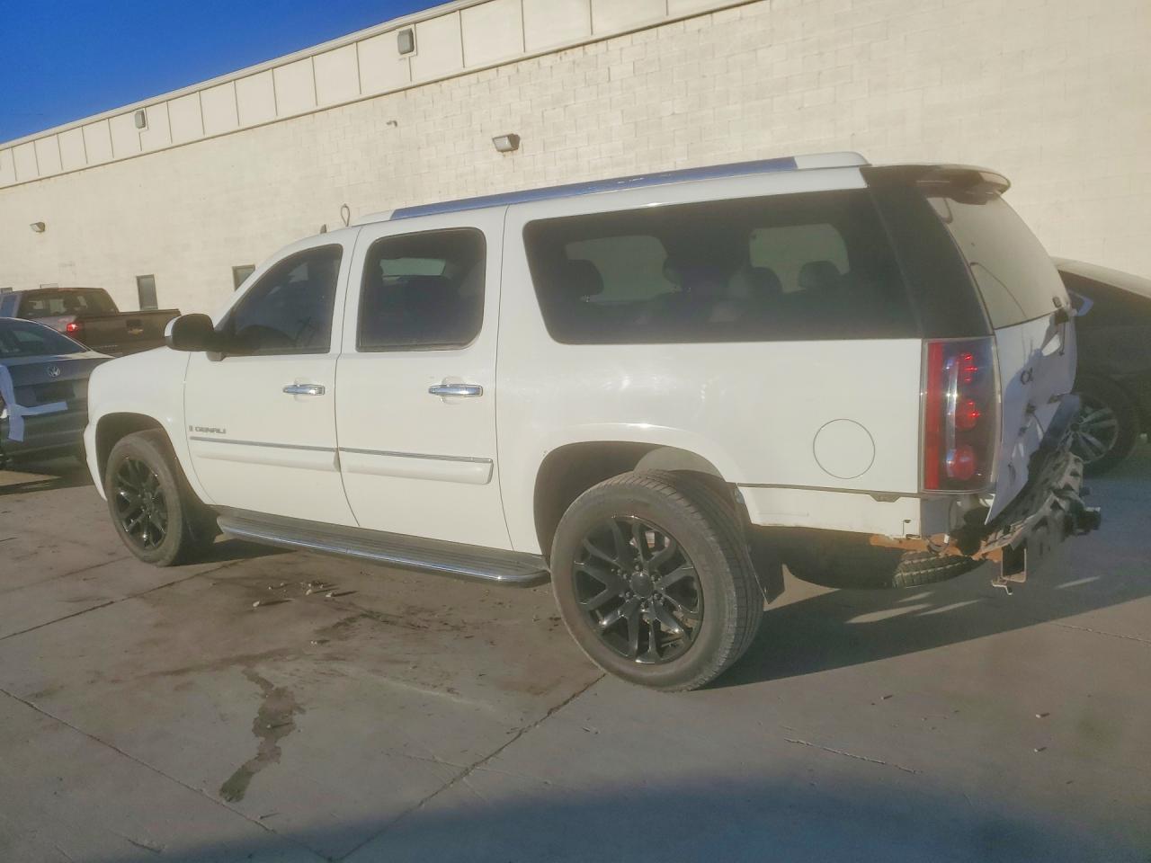 2008 GMC YUKON XL DENALI photo 3