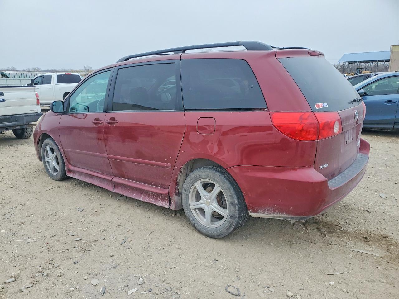 2008 TOYOTA SIENNA LE 8-PASSENGER photo 2