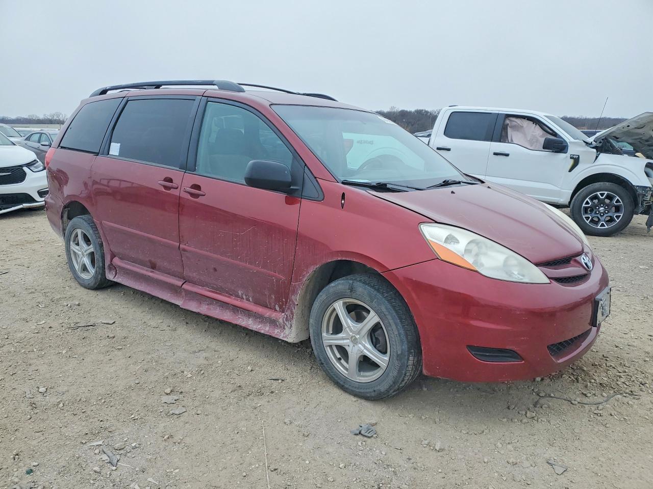 2008 TOYOTA SIENNA LE 8-PASSENGER photo 4