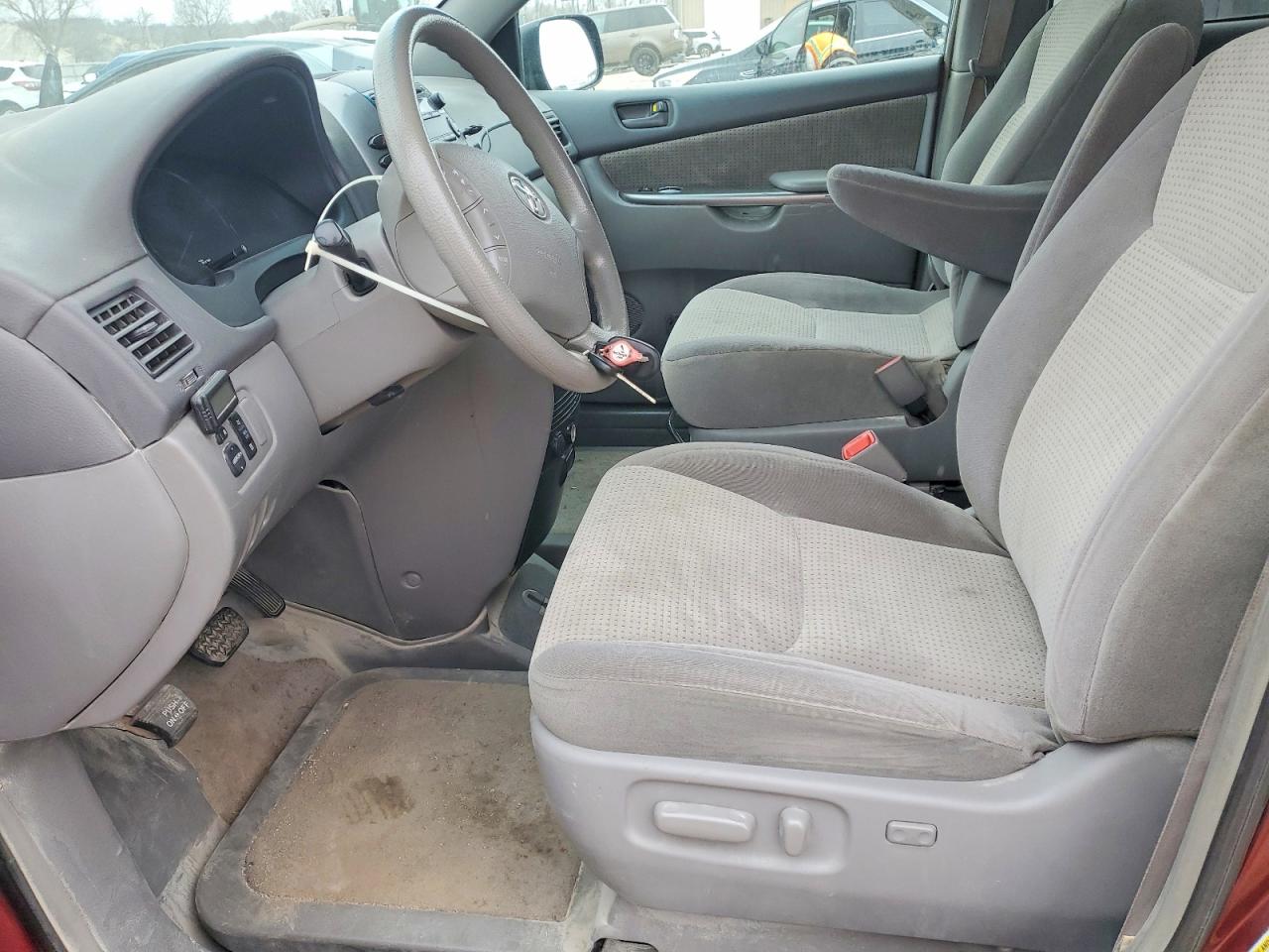2008 TOYOTA SIENNA LE 8-PASSENGER photo 7