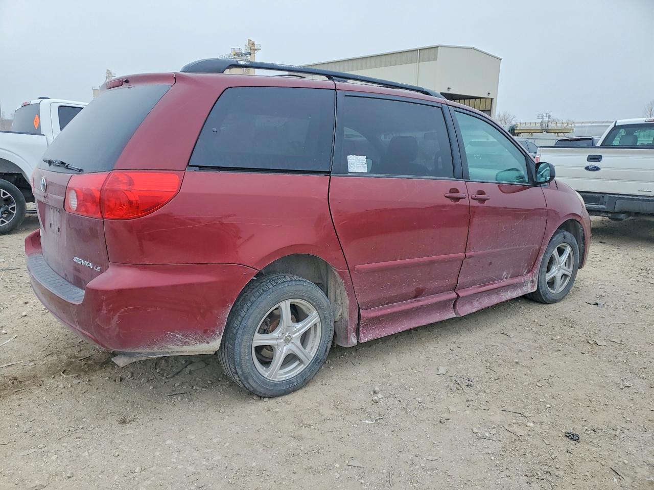2008 TOYOTA SIENNA LE 8-PASSENGER photo 3