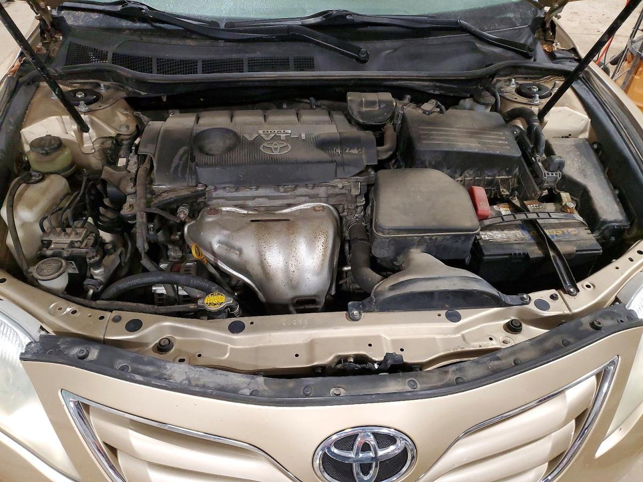 2010 TOYOTA CAMRY LE photo 21