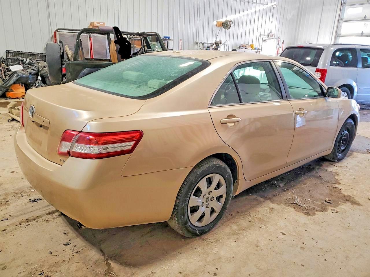 2010 TOYOTA CAMRY LE photo 5