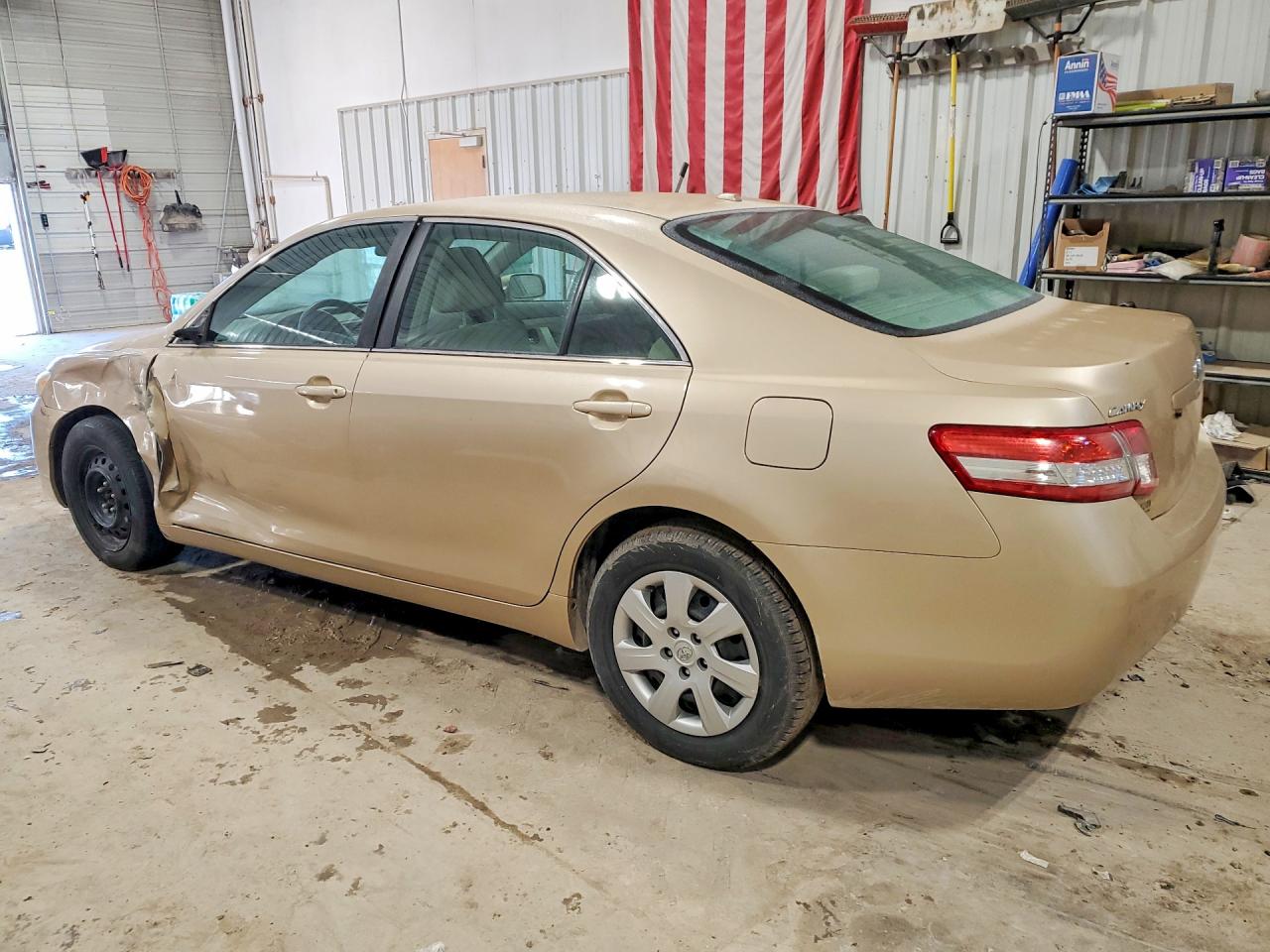 2010 TOYOTA CAMRY LE photo 3