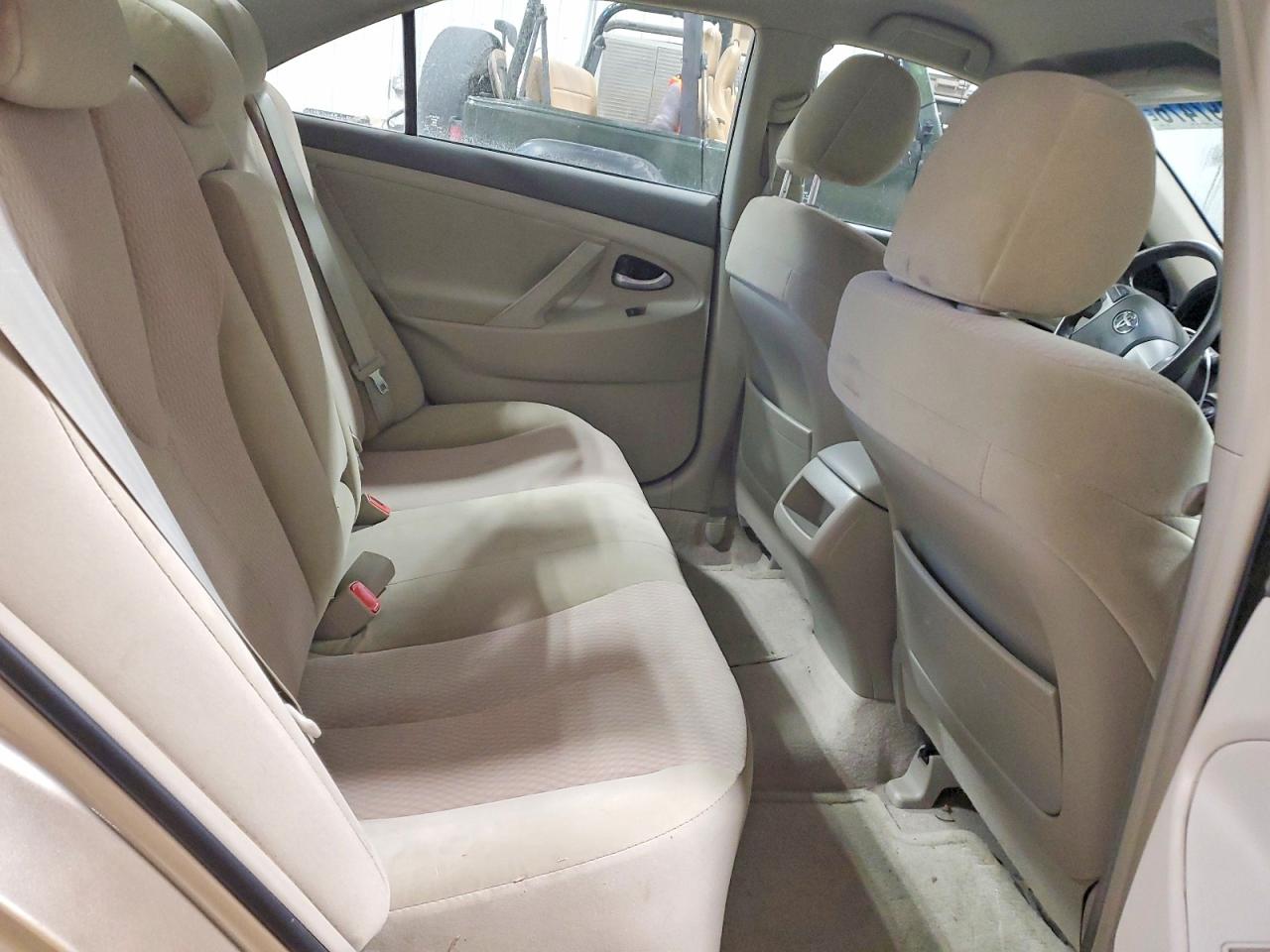 2010 TOYOTA CAMRY LE photo 19