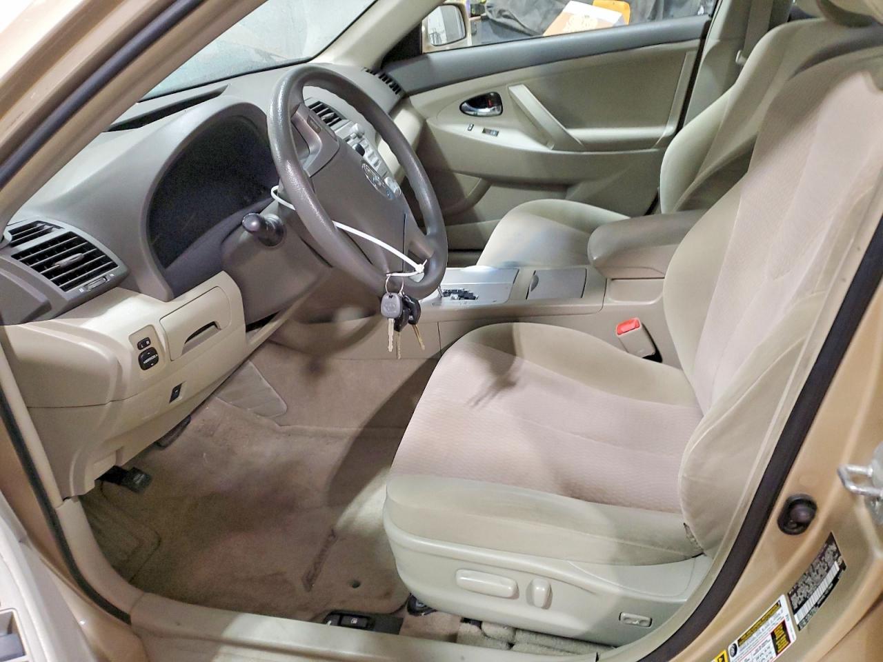 2010 TOYOTA CAMRY LE photo 13