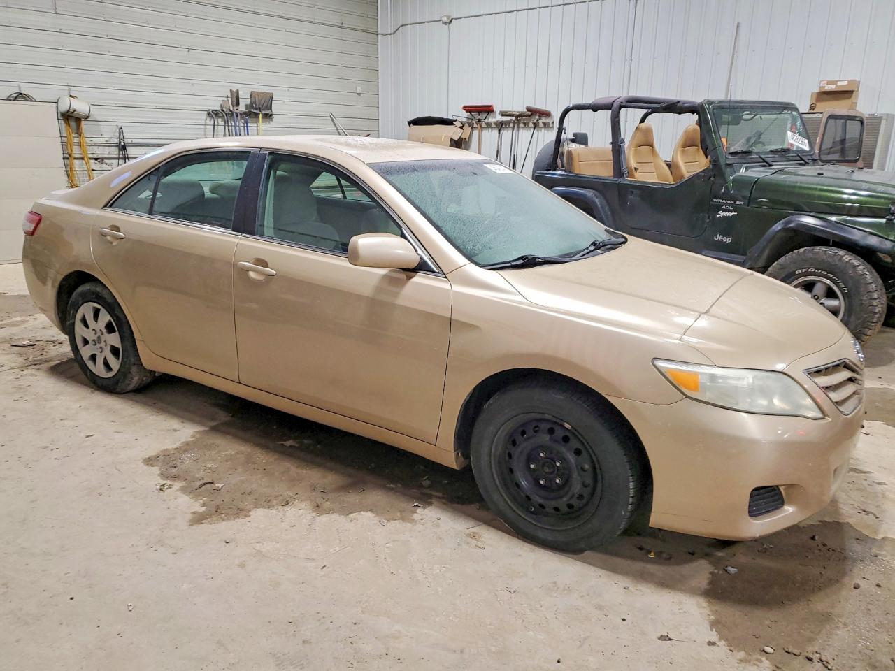 2010 TOYOTA CAMRY LE photo 7