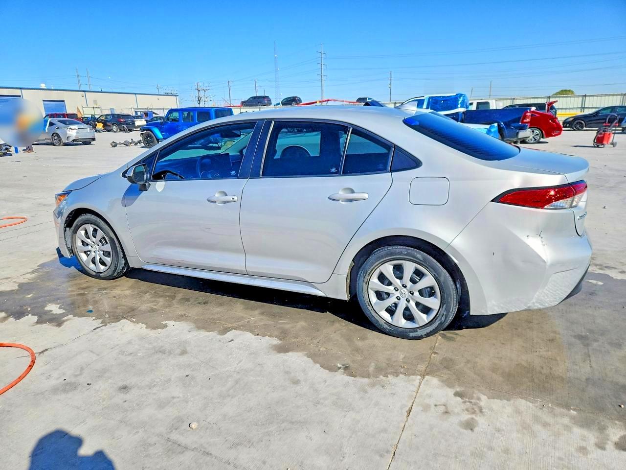 2023 TOYOTA COROLLA LE photo 2