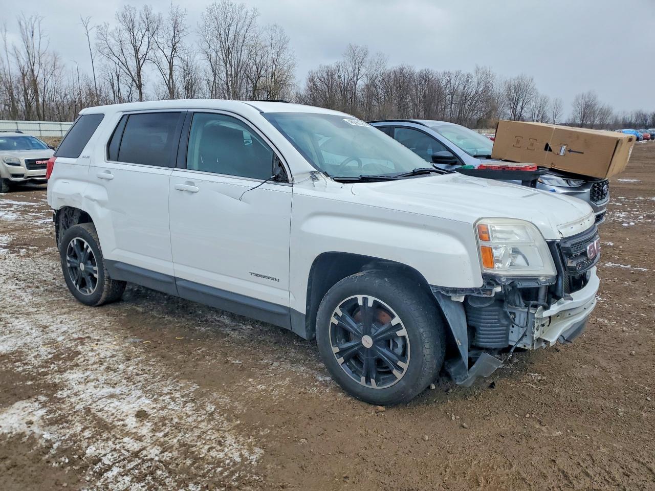 2017 GMC TERRAIN SLE photo 4