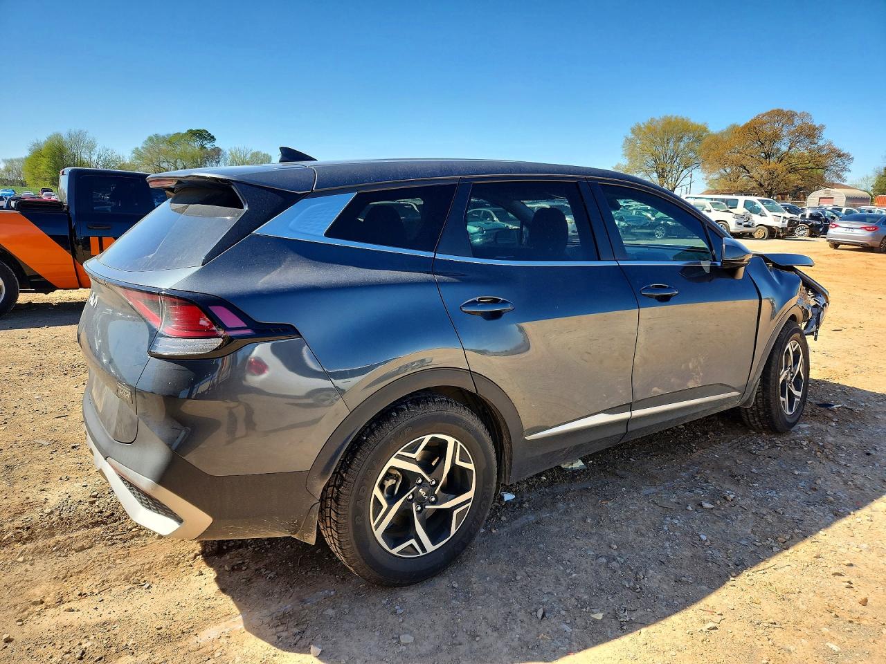 2023 KIA SPORTAGE LX photo 3