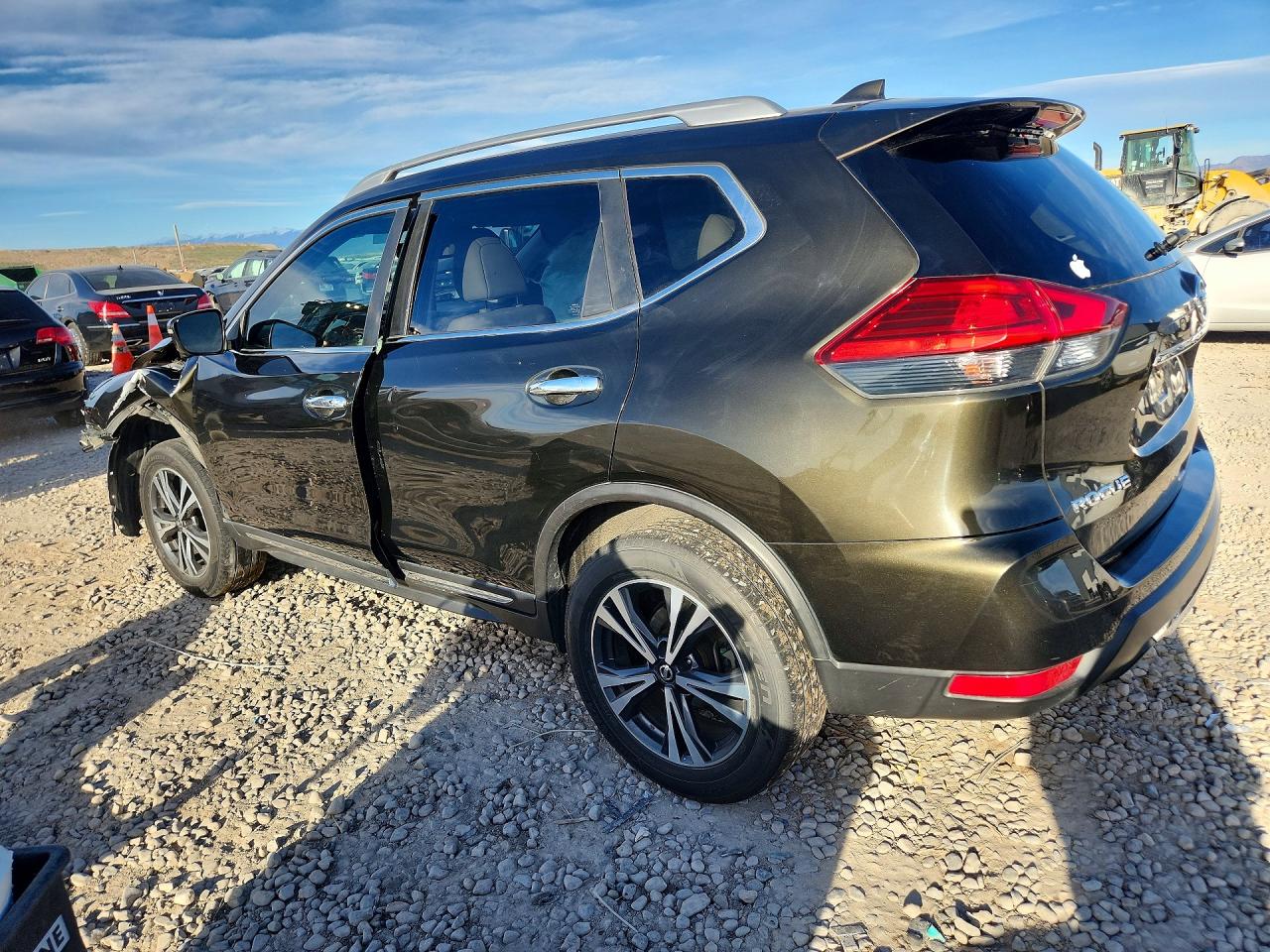 2017 NISSAN ROGUE SL photo 2