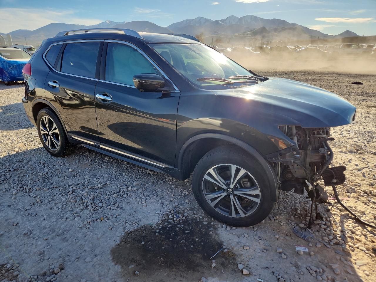 2017 NISSAN ROGUE SL photo 4