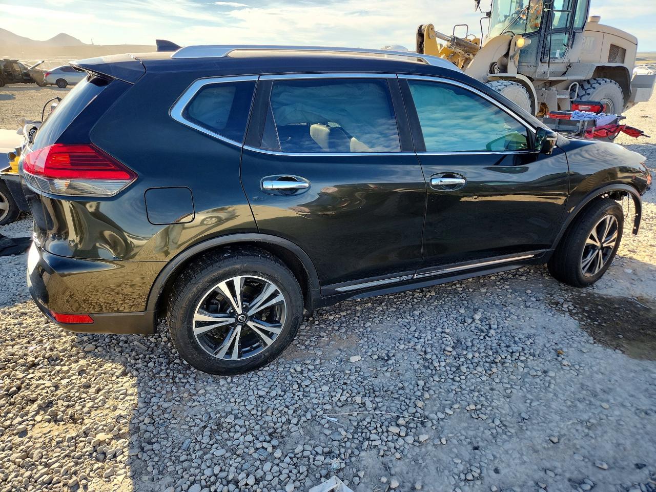 2017 NISSAN ROGUE SL photo 3