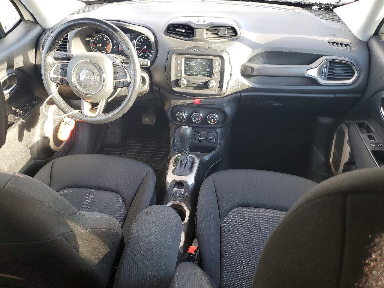 2017 JEEP RENEGADE LATITUDE photo 8