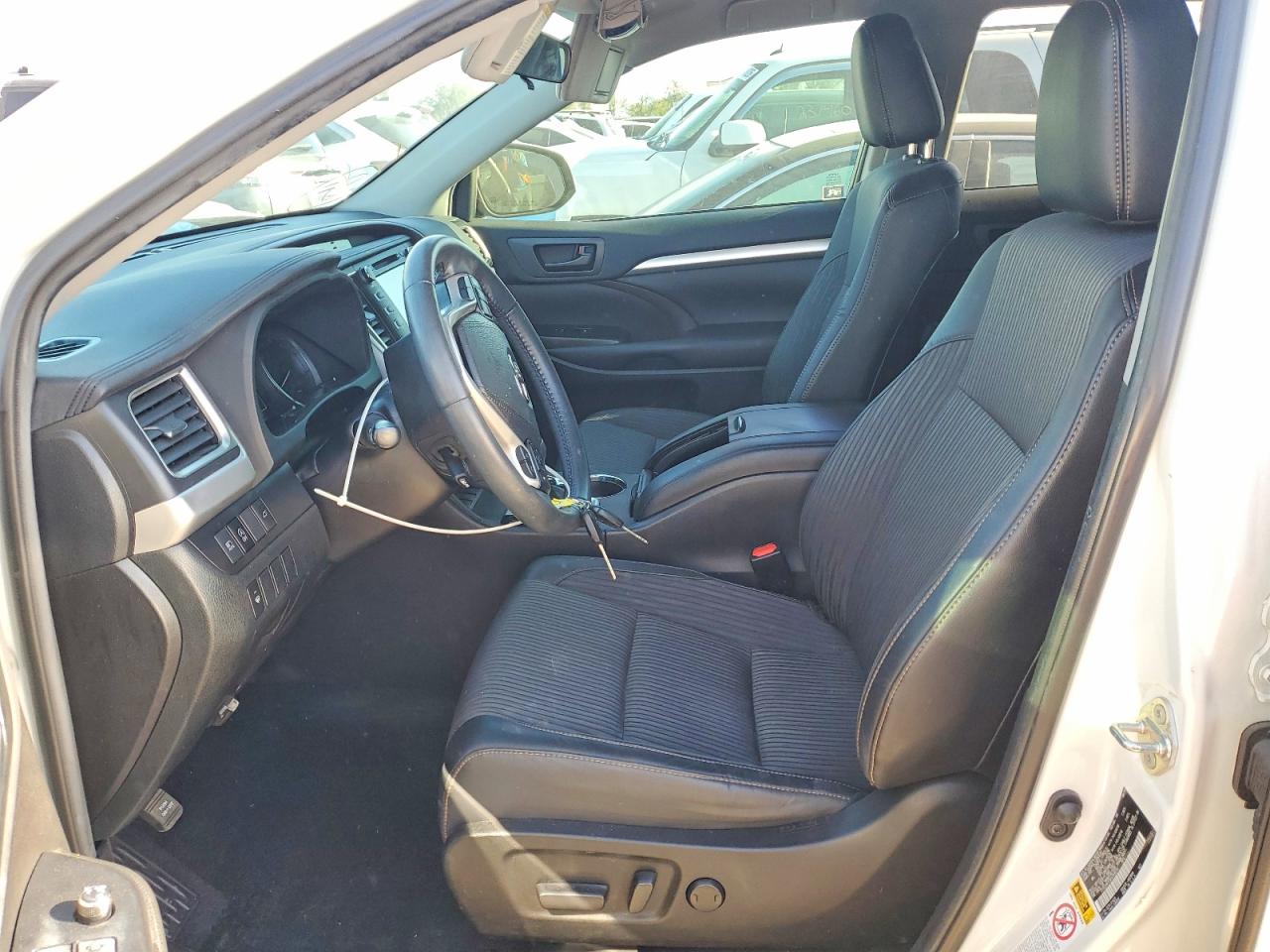 2019 TOYOTA HIGHLANDER LE PLUS photo 7