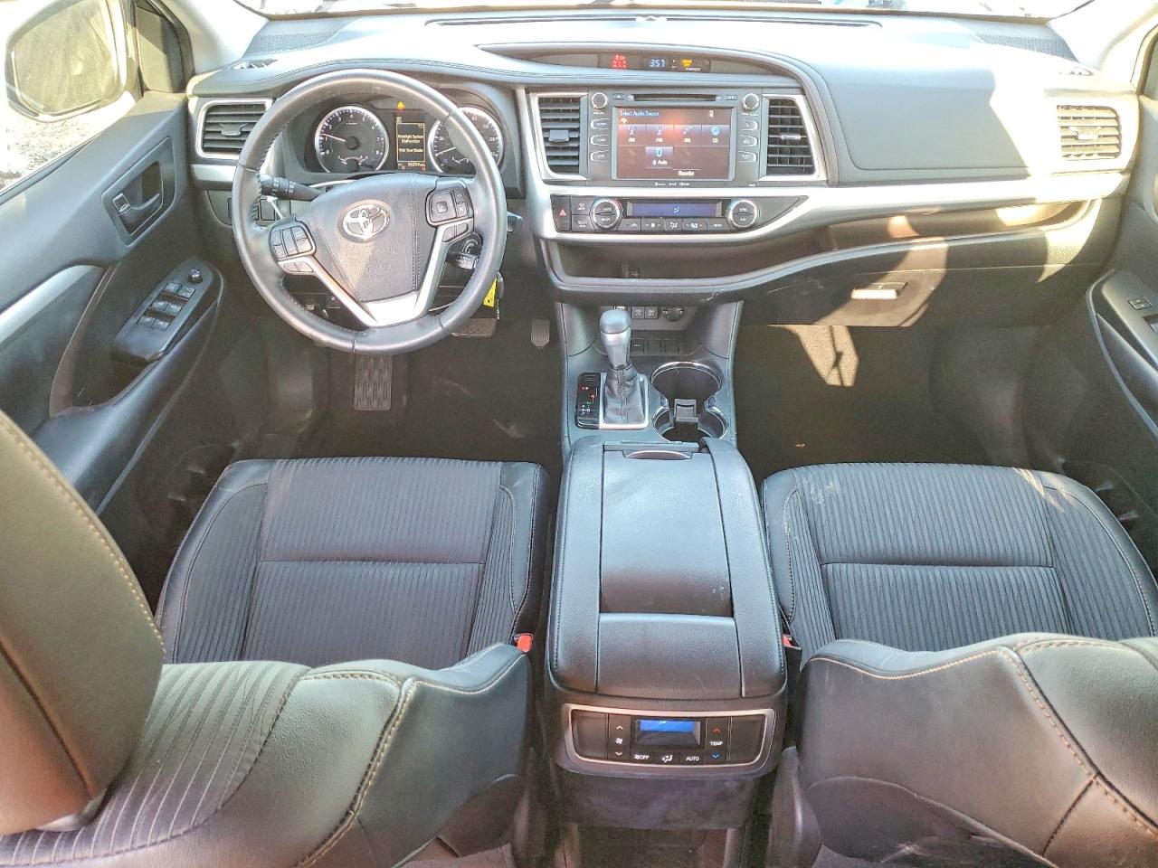 2019 TOYOTA HIGHLANDER LE PLUS photo 8