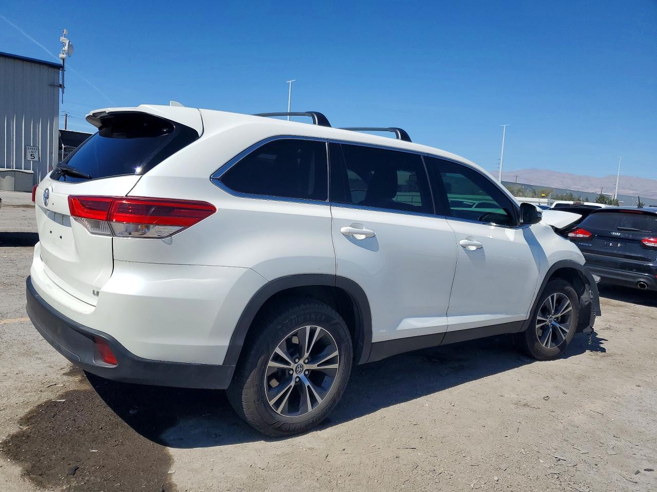 2019 TOYOTA HIGHLANDER LE PLUS photo 3