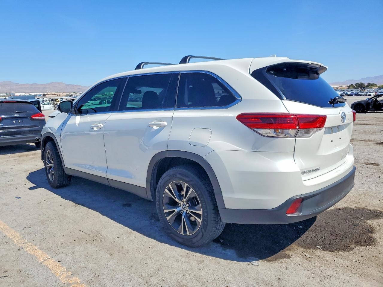 2019 TOYOTA HIGHLANDER LE PLUS photo 2