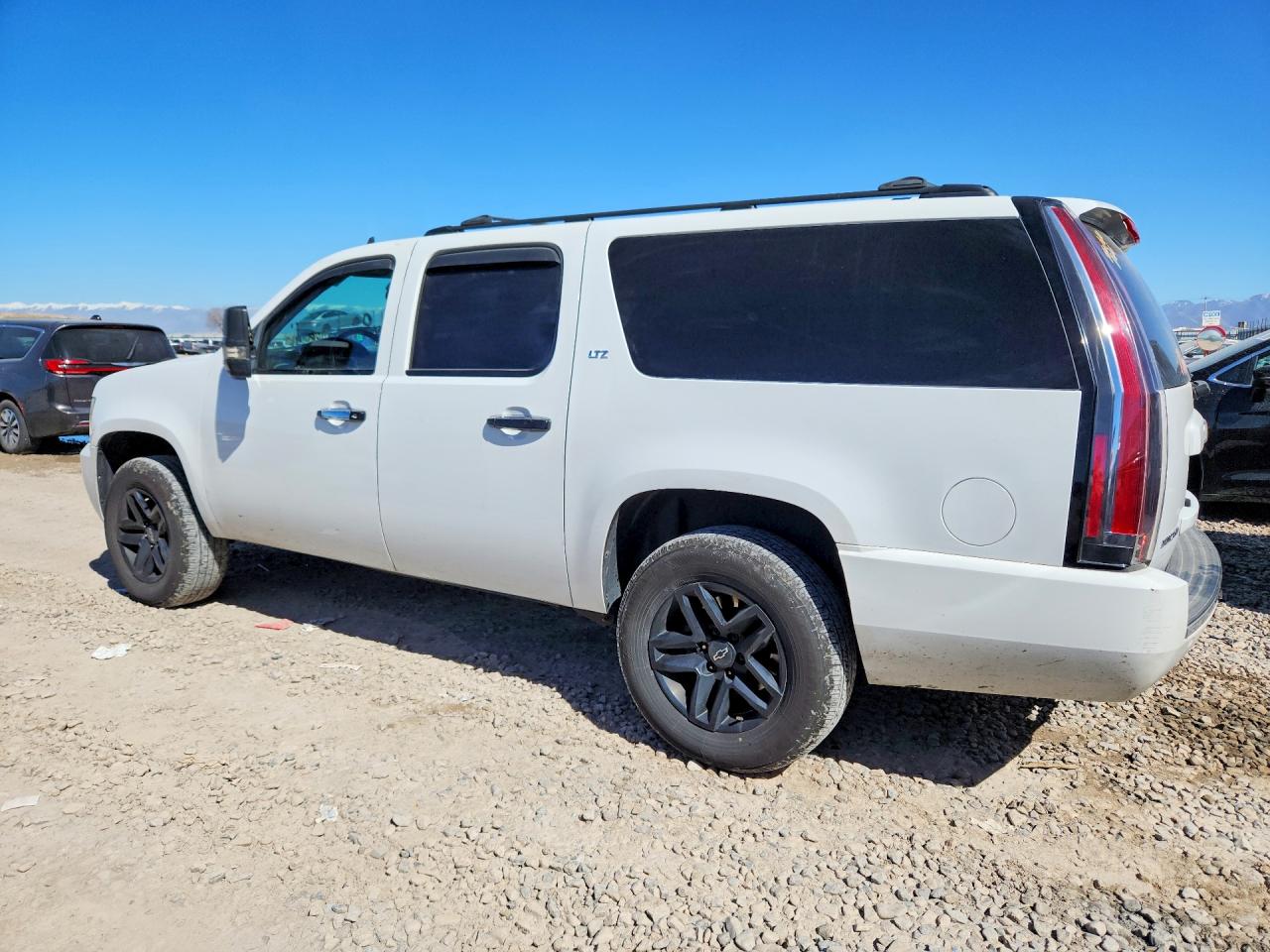 2013 CHEVROLET SUBURBAN K1500 LTZ photo 3