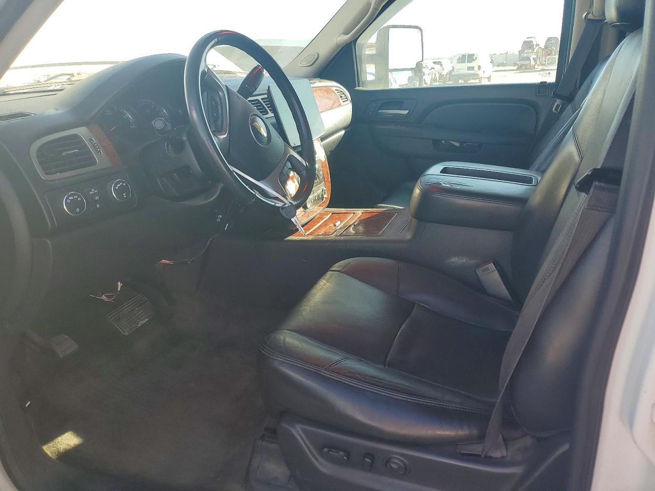2013 CHEVROLET SUBURBAN K1500 LTZ photo 13