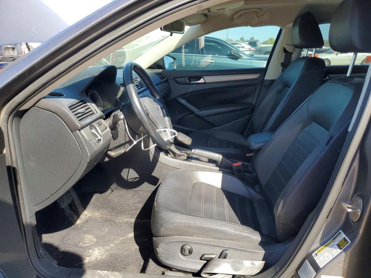 2015 VOLKSWAGEN PASSAT SE photo 7