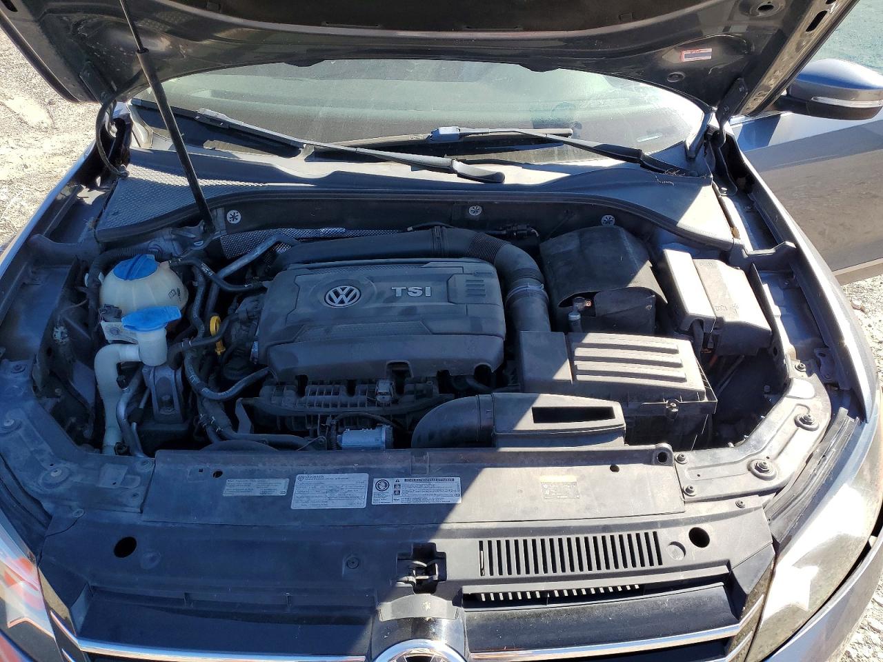 2015 VOLKSWAGEN PASSAT SE photo 11