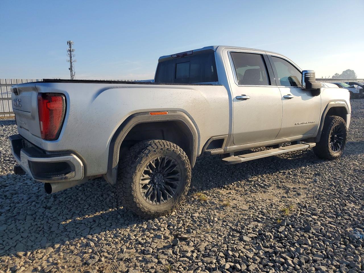2021 GMC SIERRA K2500 DENALI photo 3