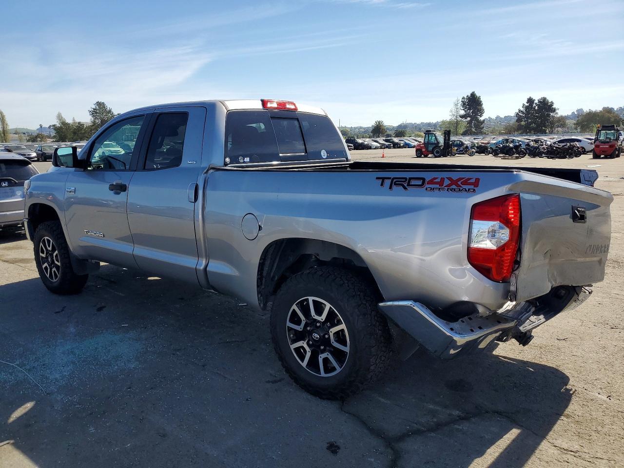 2018 TOYOTA TUNDRA SR5 photo 2