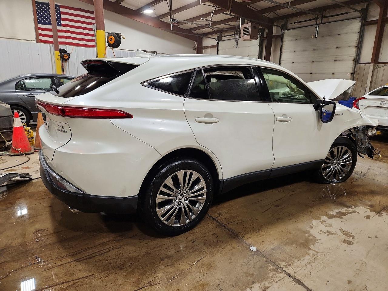 2021 TOYOTA VENZA XLE photo 5