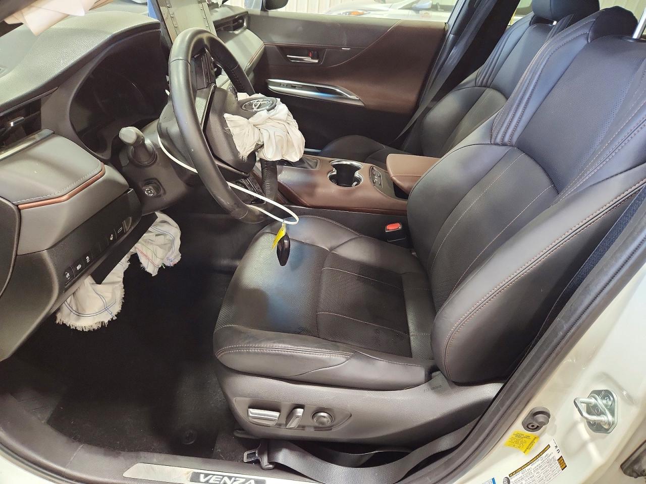 2021 TOYOTA VENZA XLE photo 13